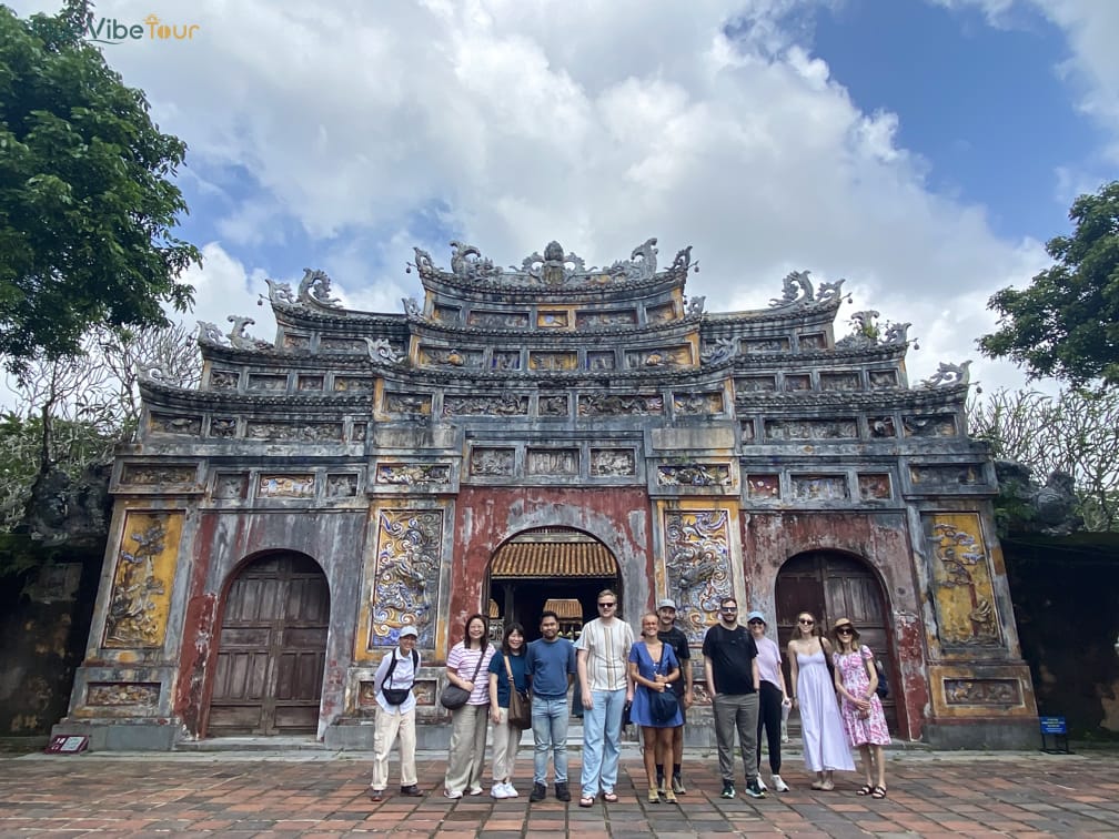 Hue tour photo 56