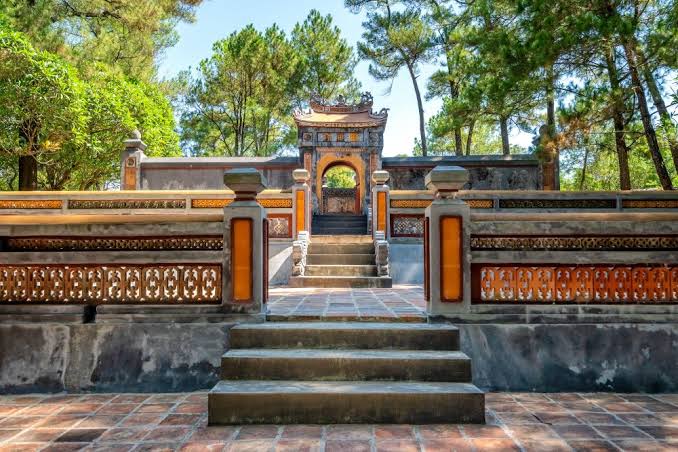 Tu Duc Tomb — Memorable Experiences & Handy Tips